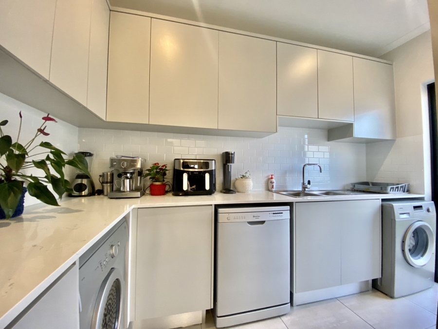 To Let 3 Bedroom Property for Rent in Sandown Western Cape